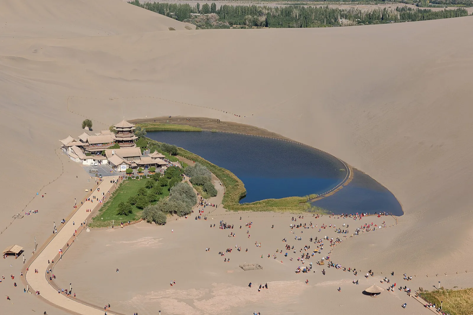 Lago della Mezzaluna, Dunhuang
