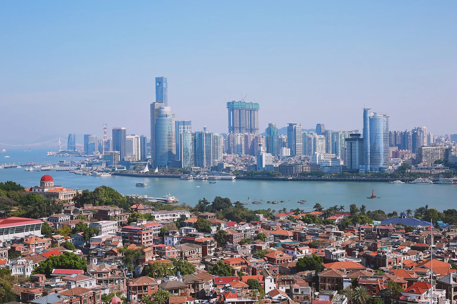 Veduta di Xiamen da Gulangyu